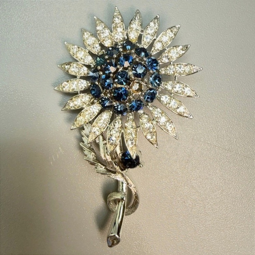 Vintage Lisner Sunflower Rhinestone Brooch Blue White Rhinestones Signed READ